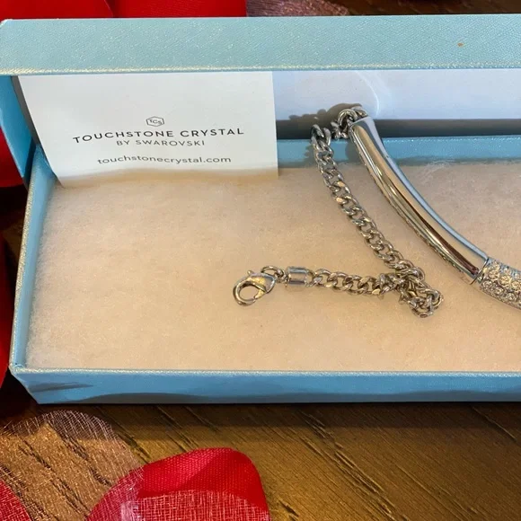 PRICE DROP!!🍃🌹🍃Gorgeous Crystal Necklace - Picture 8 of 9